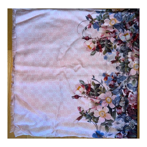 Gucci Floral Print Scarf - Picture 2 of 4